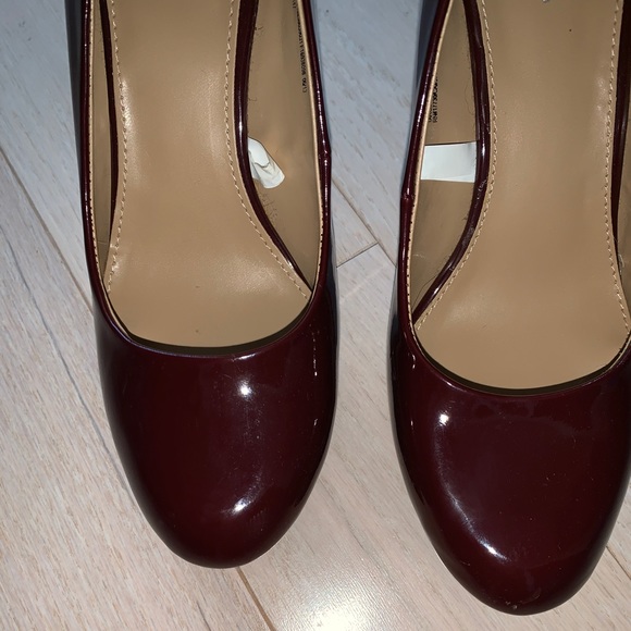 Maroon pumps - Picture 6 of 6